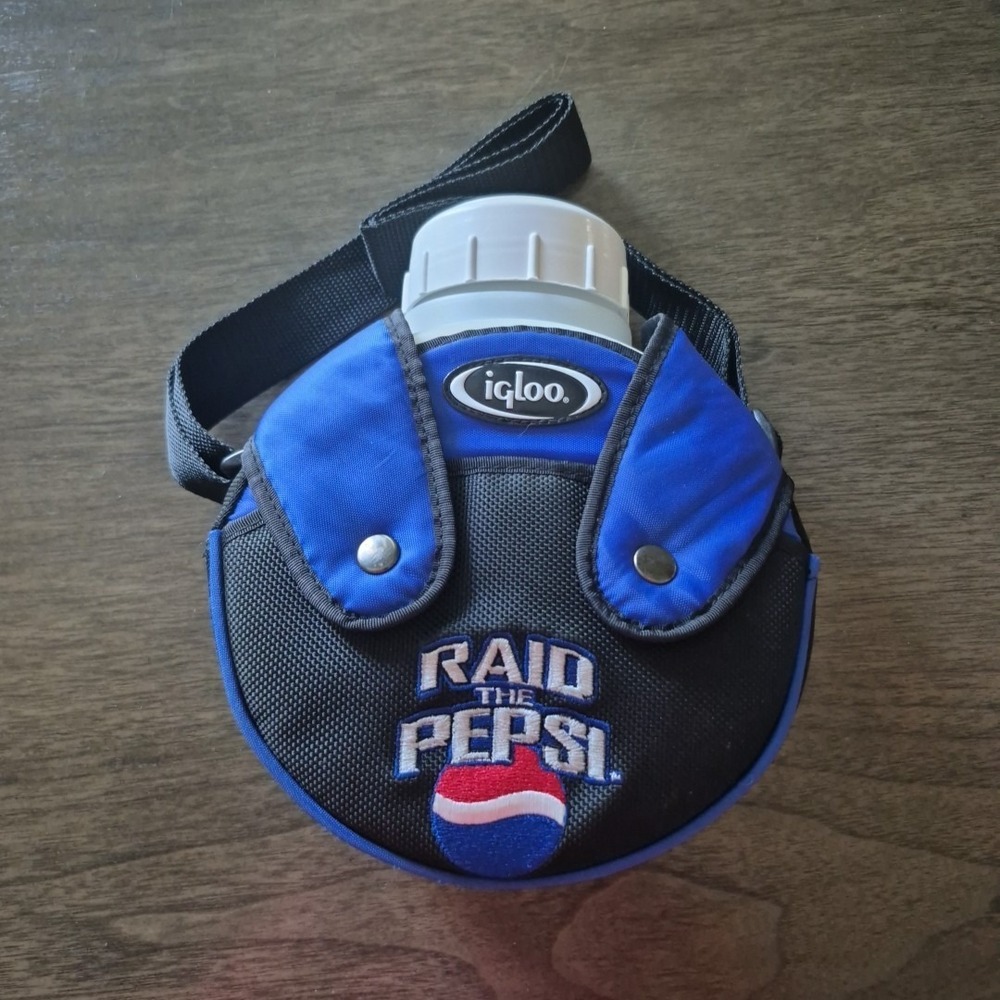 Vintage 90s Igloo 48oz Water Canteen with Raid the Pepsi Cover & Carry Strap